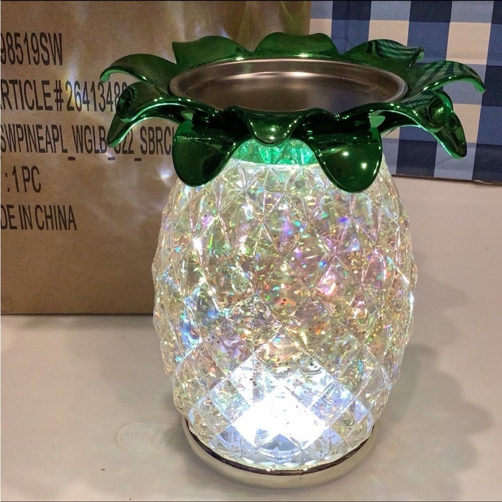 BBW Pineapple Water Globe Single Wick Candle Pedestal
